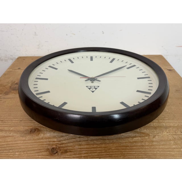 Industrial Bakelite Factory Wall Clock from Pragotron, 1970s For Sale - Image 9 of 18