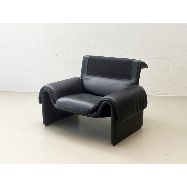 The iconic ds-2011 leather armchair by de sede combines the finest swiss craftsmanship with exceptional seating comfort...