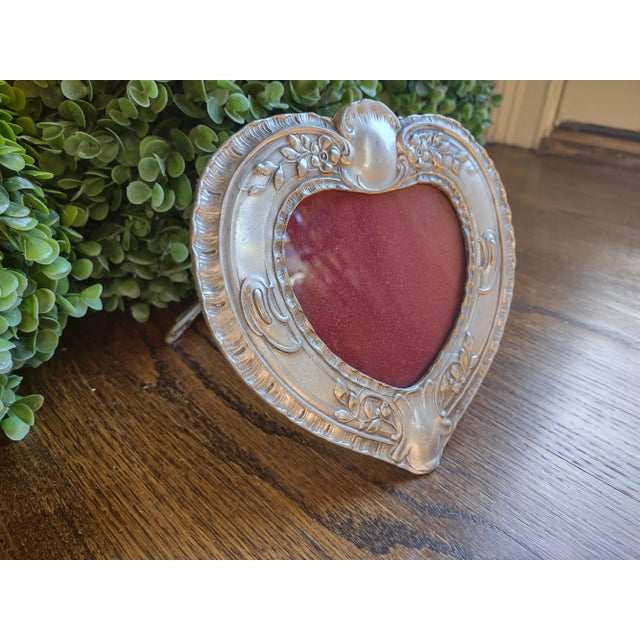 Offered is a vintage pewter heart shaped picture frame made in 1983 by the Elias Company. It measures 6.5" tall and is 7"...