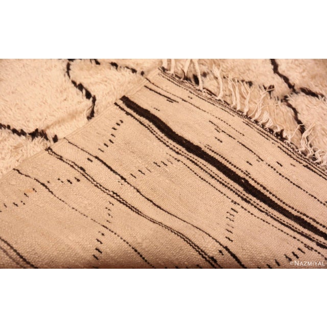 Nazmiyal Collection Vintage Berber Moroccan Diamonds Shag Rug For Sale In New York - Image 6 of 6