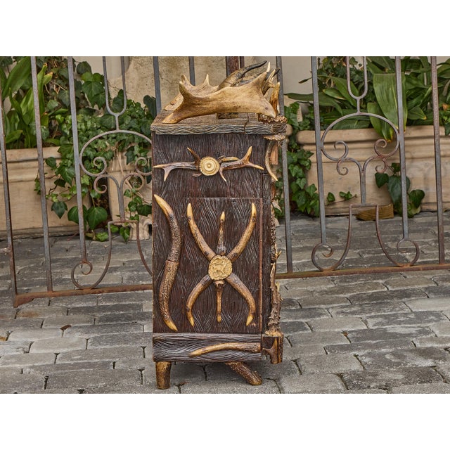 Black Forest Antler-Mounted Oak Spirits Cabinet, circa 1900 For Sale In Atlanta - Image 6 of 10