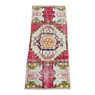 Turkish Yastik Rug 1'5" x 3'2" For Sale