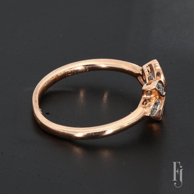 Here is a 10k Rose Gold Ring featuring Twelve Round White Diamonds with a total carat weight of ~0.12cts. The Diamonds are...