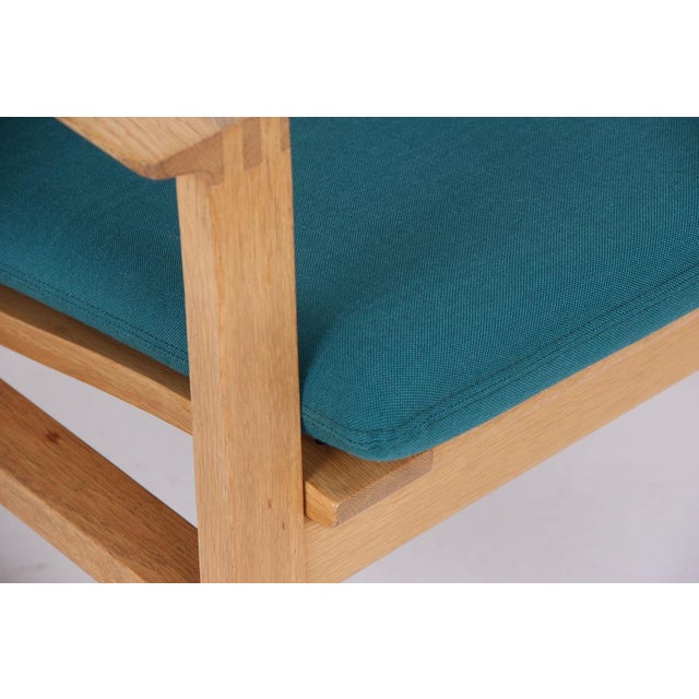 Model 2256 Lounge Chairs in Oak and Fabric by Børge Mogensen for Fredericia, Set of 2 For Sale - Image 5 of 18