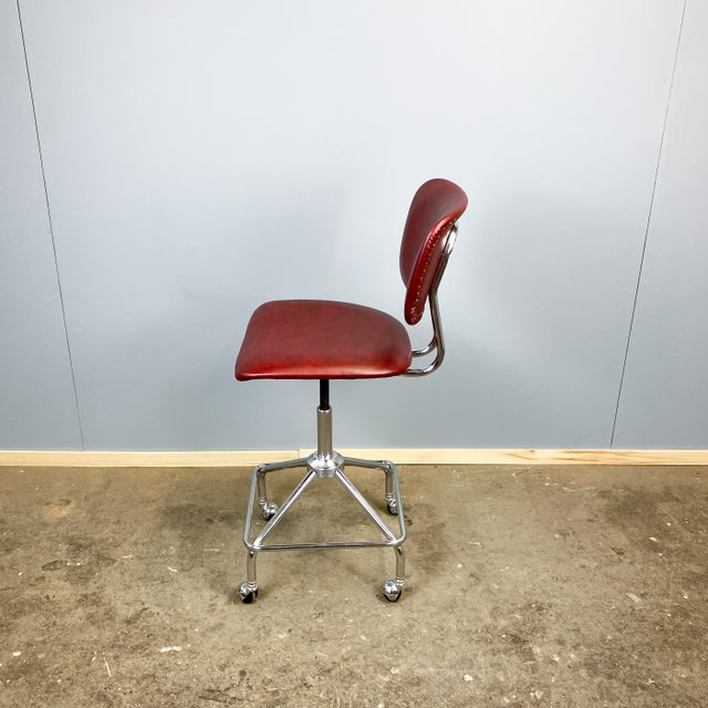 Swivel Chair in Chrome Frame and Faux Leather, 1960s For Sale - Image 6 of 11