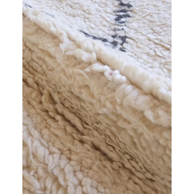 2020s Moroccan Beni Ourain Wool Rug - 9.3 X 6.7 Ft For Sale - Image 5 of 8