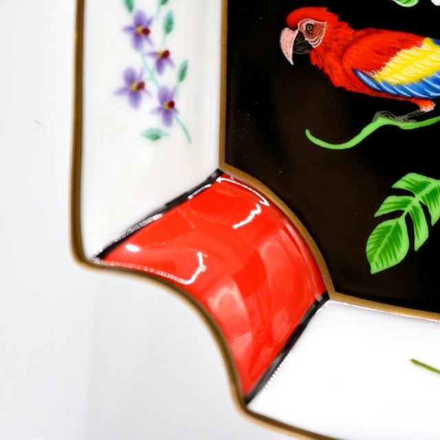 Hollywood Regency Vintage Lynn Chase Designs "Jaguar Jungle" Porcelain Parrot Motif Octagonal Tray For Sale - Image 3 of 10