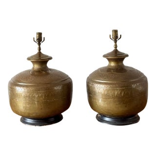 Vintage Hollywood Regency Engraved Brass Urn Table Lamps - a Pair For Sale