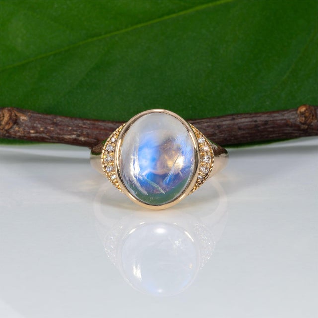 2020s 5.8Ct Rainbow Moonstone Cabochon Ring With Earth-Mined Diamonds: Solid 14k Gold, Size 6.75 For Sale - Image 5 of 9