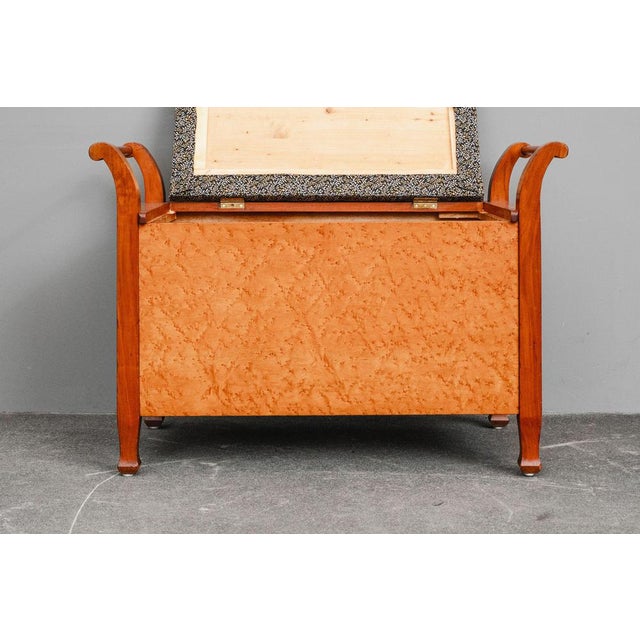 Art Nouveau Chest Bench in Cherry Wood and Bird's-Eye Maple, 20th Century For Sale - Image 13 of 18