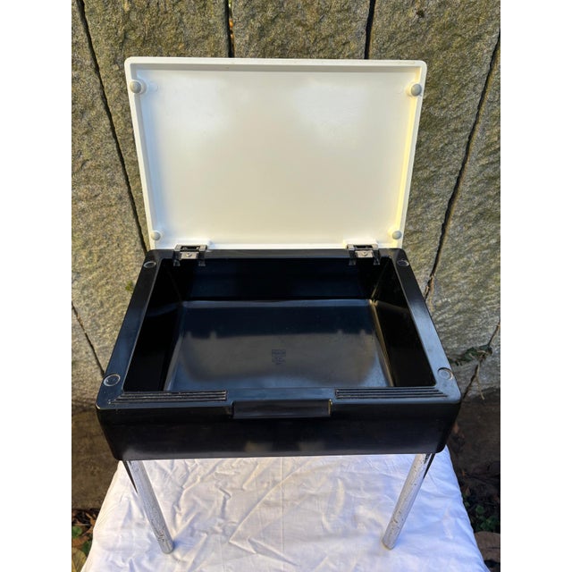 Plastic Mod Elba Kidney-Shaped Side Table with Foldable Plastic Top and Chromed Metal Legs For Sale - Image 7 of 16