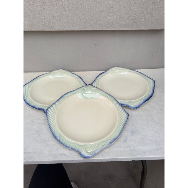 1930s French Majolica Fish Set 12 Plates 1 Platter & 1 Saucer Montereau - 14pcs For Sale - Image 10 of 12