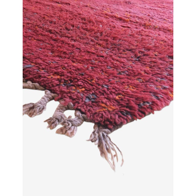 This authentic red Moroccan vintage rug, handwoven by Berber artisans, measures 9.5 by 6.4 feet (290 by 197 cm). Its rich...