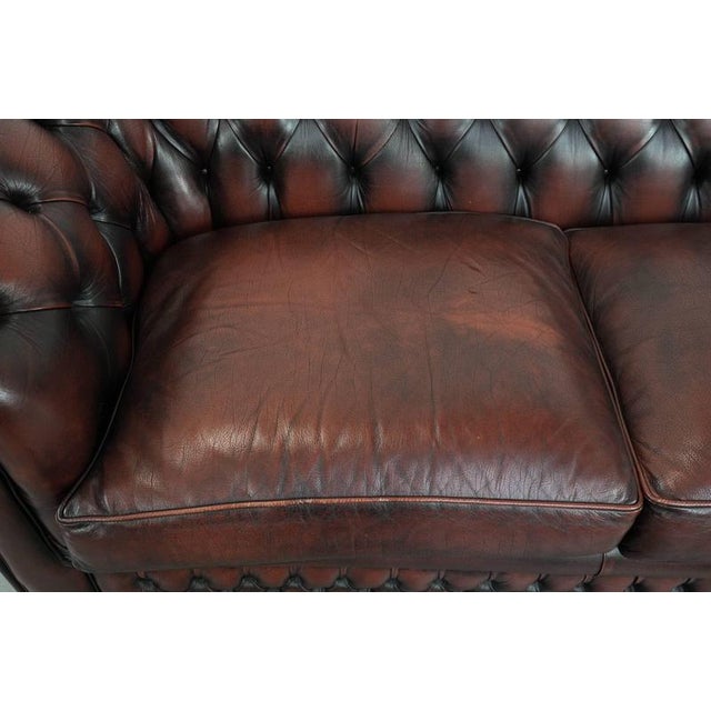 1990s English Style Red-Brown Cowhide Chesterfield Sofa For Sale - Image 5 of 16