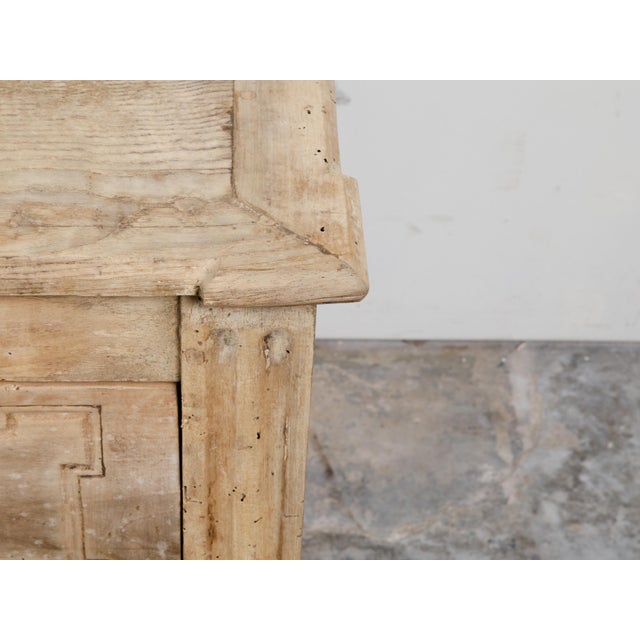 Beige Italian Neoclassical 18th Century Bleached Walnut Commode with Fluted Side Posts For Sale - Image 8 of 12