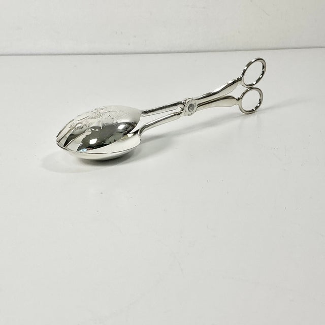 Hollywood Regency Mid-Century Hollywood Regency Italian Towle Silver Plate Etched Salad Tongs For Sale - Image 3 of 17