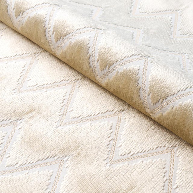 SAMPLE - Schumacher Chevron Velvet Fabric In Champagne For Sale