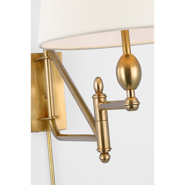 2020s Thomas O'Brien for Visual Comfort Signature Paulo Small Bracket Light in Hand-Rubbed Antique Brass with Linen Shade For Sale - Image 5 of 7