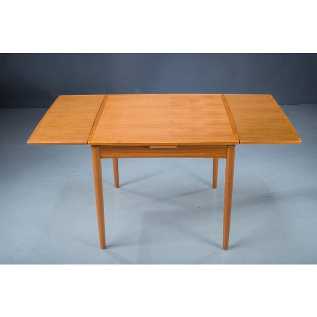 Danish Extendable and Reversible Side Table in Teak by Poul Hundevad for Hundevad & Co., 1960s For Sale - Image 13 of 14