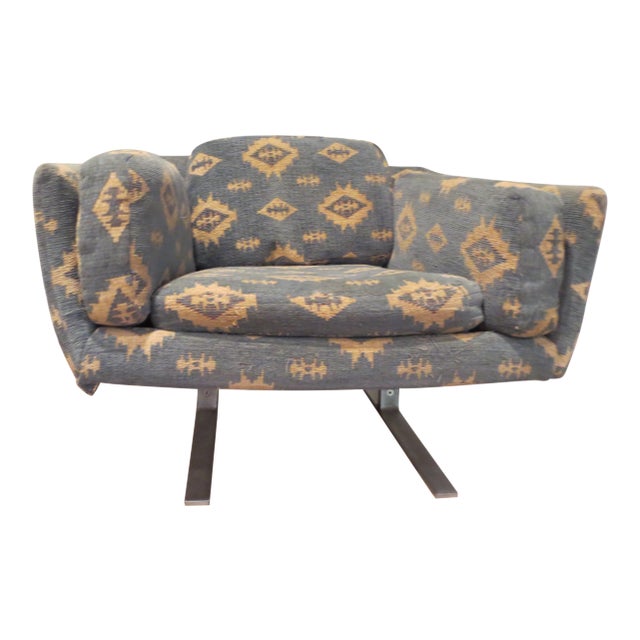 1970 Founders Vintage Lounge Chair with Chrome Base For Sale