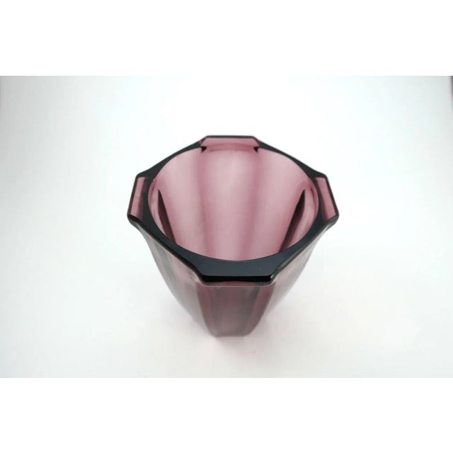 Art deco special mauve frosted glass ice bucket or vase Timeless form, elegant style, sophisticated, decorative decoration.