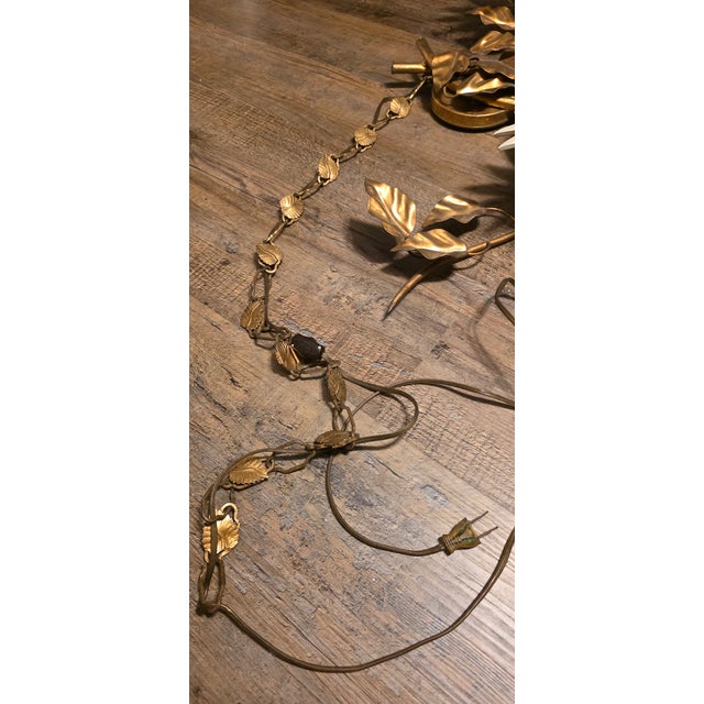 Hollywood Regency Vintage Italian Style Gilt Tole Daisy Lighted Wall Sconce For Sale - Image 4 of 4