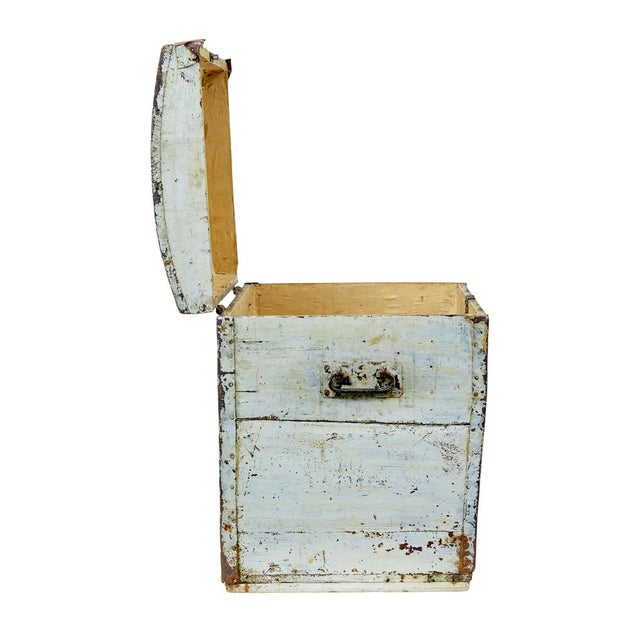 Small Antique Scandinavian Dome Top Trunk, 1870 For Sale - Image 4 of 10