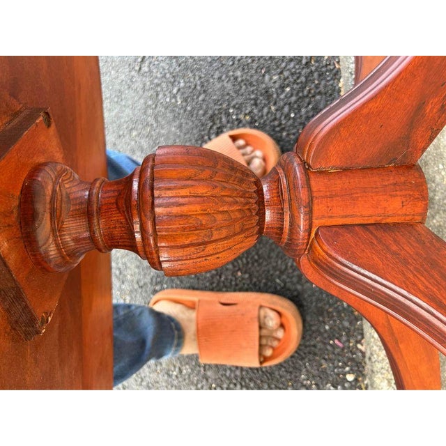 Early 20th Century Oval Federal Duncan Phyfe Style Pedestal Mahogany