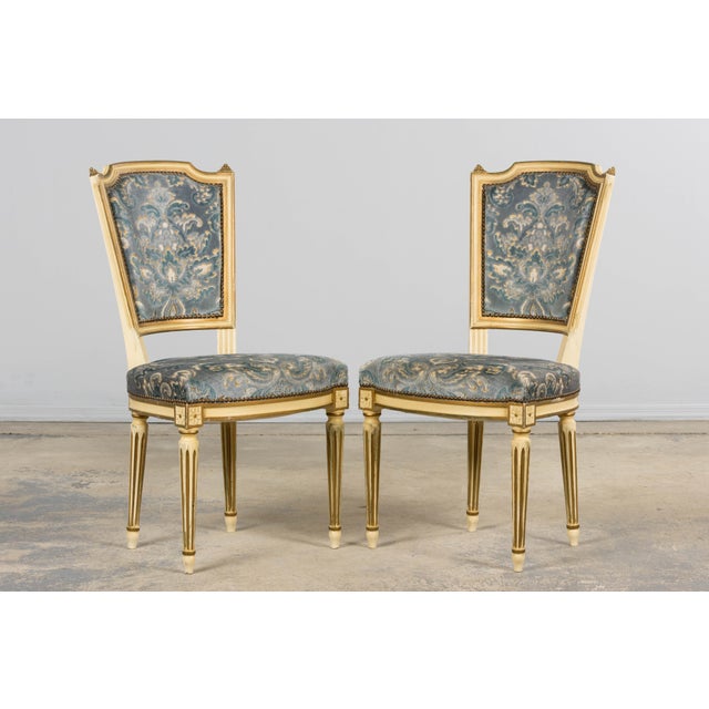 Antique French Louis XVI Style Painted Side Chairs W/ Blue Velvet Damask – A Pair For Sale - Image 15 of 18