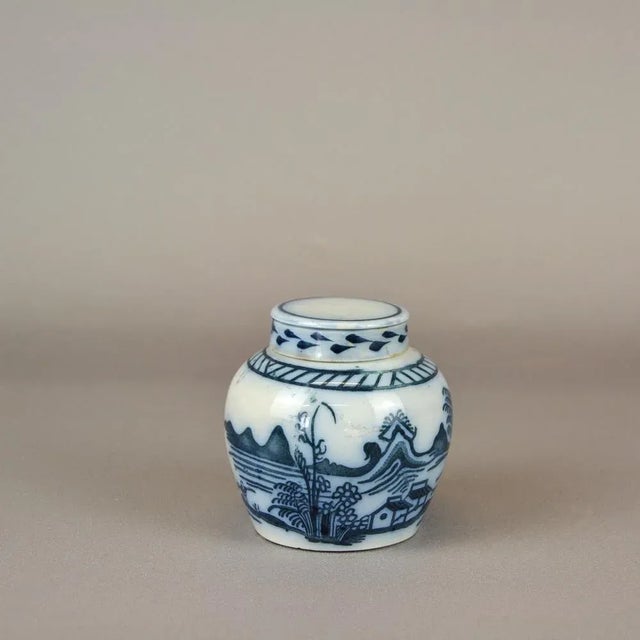 19th Century Chinese Porcelain Ginger Jar with Cobalt-Coloured Lid, in Good conditions. Designed before 1890