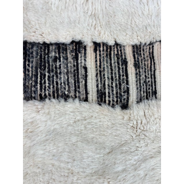 Black and White Moroccan Rug, Authentic Moroccan Rug, Berber Carpet, Genuine Wool Rug, Handmade Rug, Beni Ourain For Sale - Image 13 of 13
