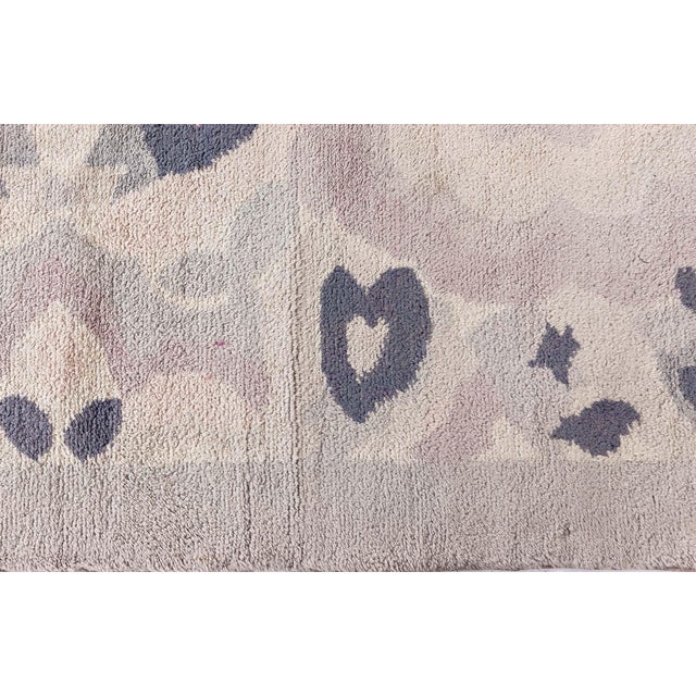 1940s Doris Leslie Blau Vintage French Art Deco Floral Light Gray Hand-Knotted Rug For Sale - Image 5 of 10