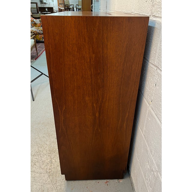 Henredon Circa 60' Mid-Century Modern Walnut Highboy Dresser For Sale - Image 9 of 17