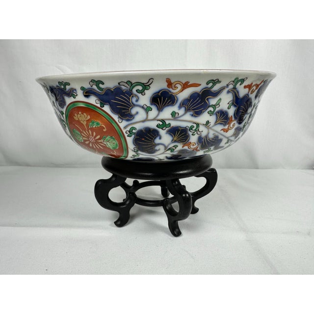 Late 20th Century Imari Large Porcelain Floral and Phoenix Bowl With Stand For Sale - Image 4 of 12