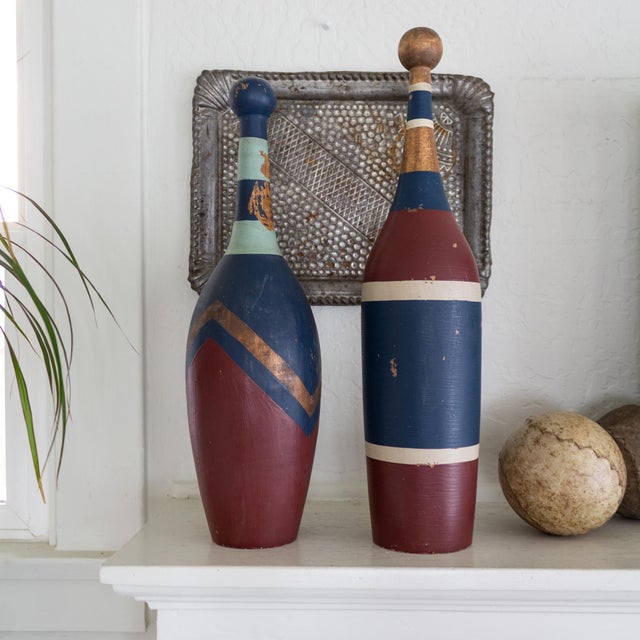 Blue Pair of Early 20th Century Painted Circus Juggling Pins or Indian Clubs For Sale - Image 8 of 15