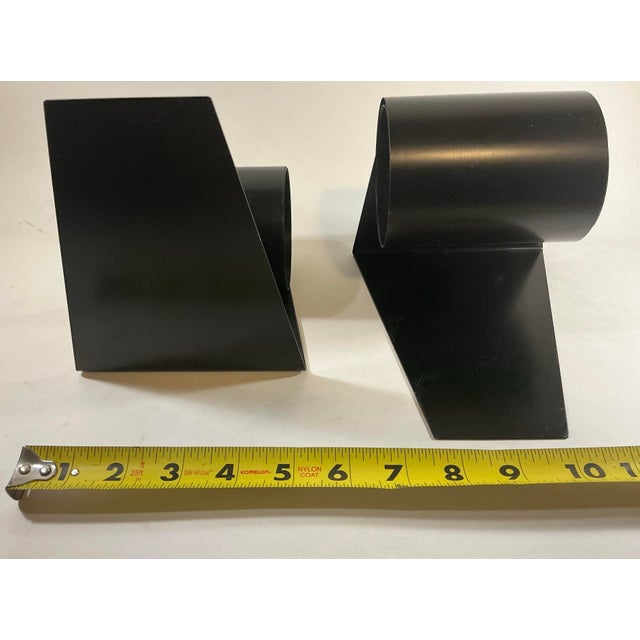 1960s Mid Century Modern Matte Black “Bookworm” Steel Coil Bookends For Sale In Sacramento - Image 6 of 12