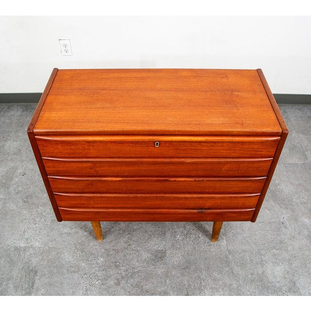 Wood Mid Century Danish Modern Chest of Drawers Dresser Teak Vintage Locking 5 MCM For Sale - Image 7 of 12
