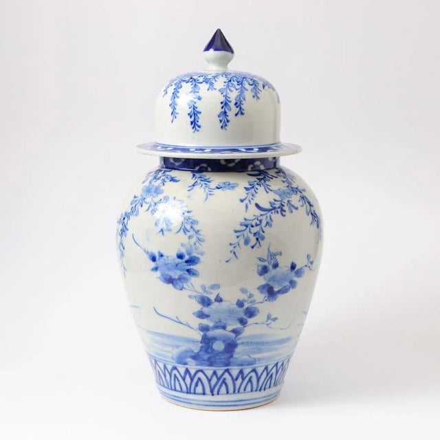 Antique Japanese Meiji Period Seto Porcelain Vase, in Flawless conditions. Designed before 1890