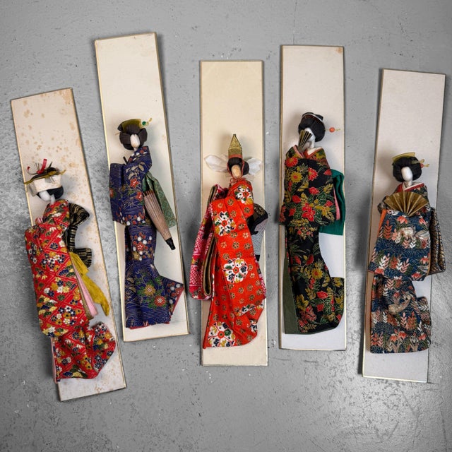 Vintage Japanese Geisha Figures on Shikishi Panels, 1950s, Set of 5 For Sale - Image 13 of 18