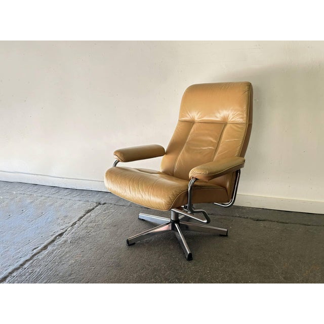 Mid-Century Scandinavian Leather Reclining Lounge Chair with Chrome Frame, 1970s For Sale - Image 3 of 10