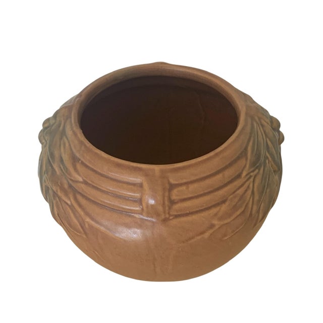 Art Deco 1930s Nelson McCoy Leaf and Berries Cache Pot For Sale - Image 3 of 5