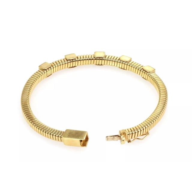 Square Cut Blue Topaz Flex 18k Yellow Gold Bracelet For Sale - Image 4 of 6