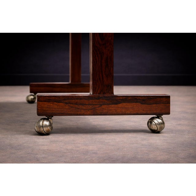 Mid-Century Modern Console on Wheels in Rosewood, Sergio Rodrigues, 1960s For Sale - Image 3 of 12