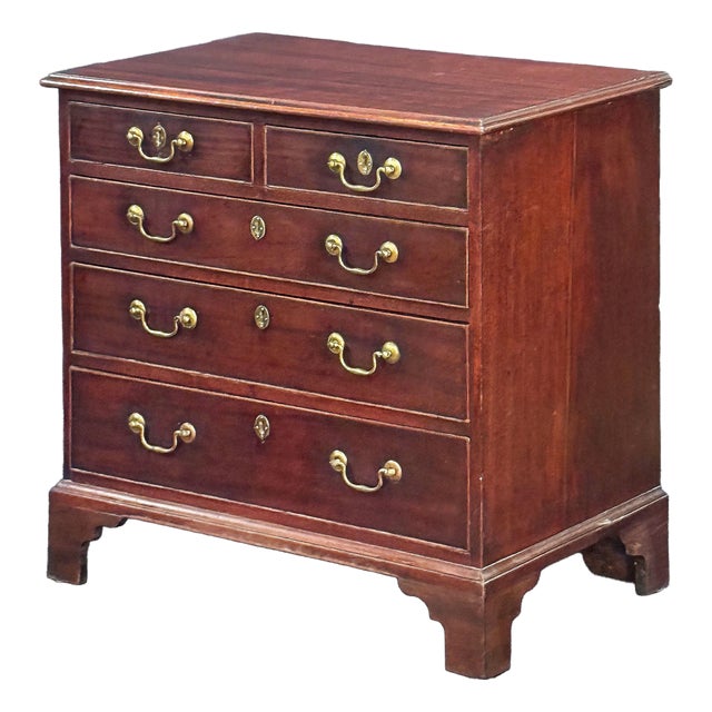 Georgian Small Chest of Drawers of Mahogany on Bracket Feet For Sale