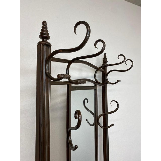 Bentwood No. 1082 Coat Hanger attributed to J&J Kohn, 1890s For Sale - Image 4 of 10