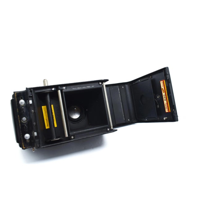 1940s Kodak Twin Lens Reflex Tlr Camera With Original Leather Case and Cap For Sale - Image 9 of 12