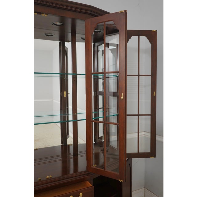 1990s Henkel Harris Cherry Lighted China Cabinet For Sale - Image 5 of 18