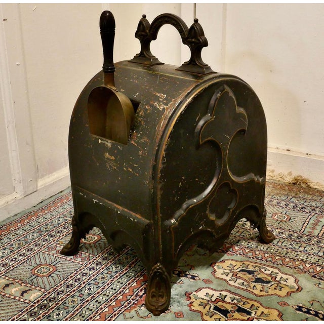 Early 19th Century Regency Toleware Gilt and Reverse Painted Purdonium, 1830s For Sale - Image 5 of 10