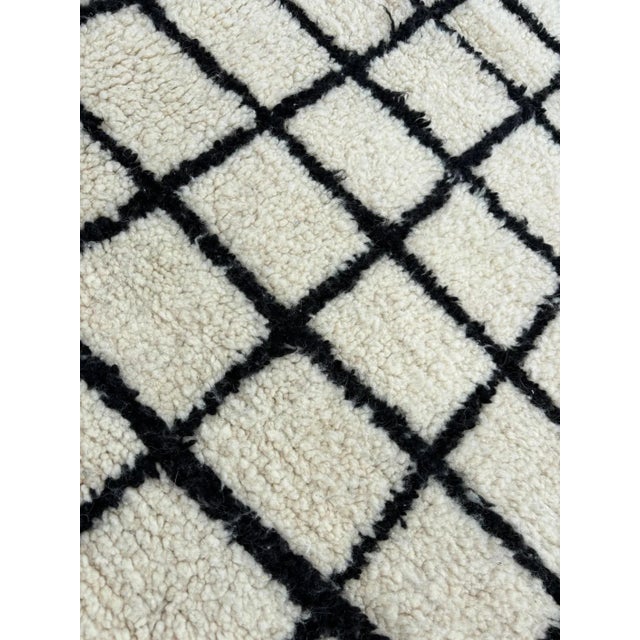 Contemporary 21st Century Moroccan White Wool Rug For Sale - Image 9 of 9