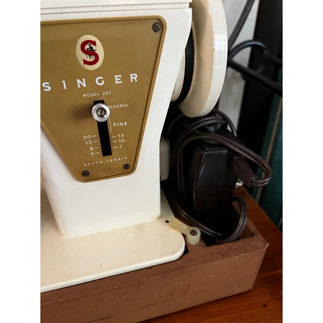 Vintage Working Singer Sewing Machine and Cover For Sale - Image 12 of 12